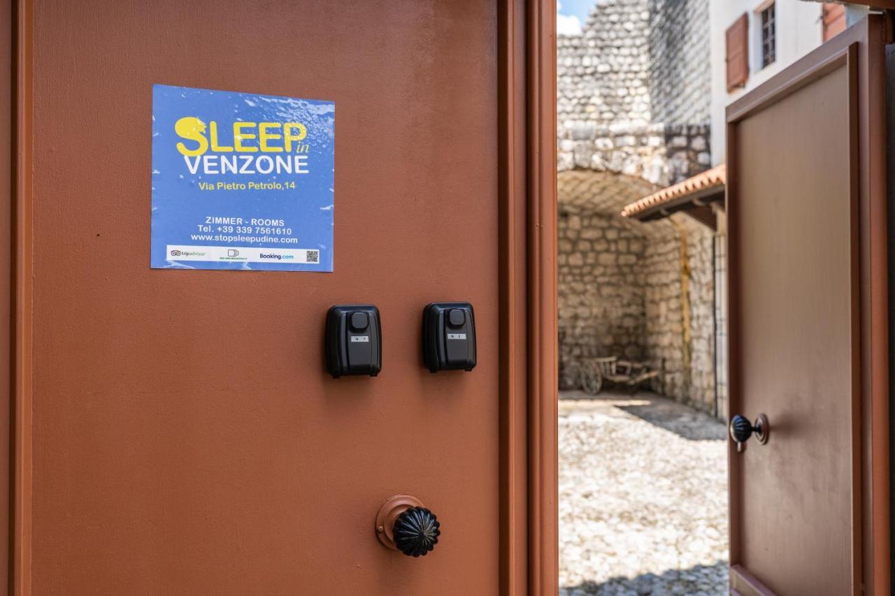 Отель Sleep In Венцоне Экстерьер фото