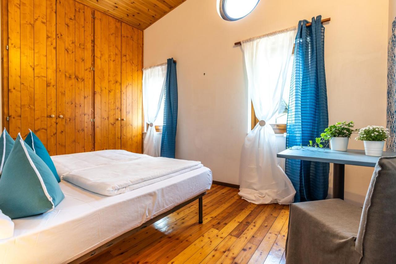 Отель Sleep In Венцоне Экстерьер фото